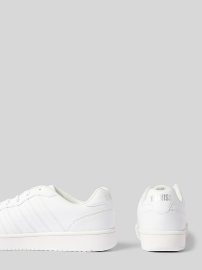 Productfoto, Sneaker met labeldetails model 'Court Cali' van K-SWISS, heren sneakers, afgerond model, vetersluiting, profielzool, wit, hakhoogte maat 44: 3 cm, schachthoogte maat 44: 7 cm, schachtbreedte maat 44: 9 cm
