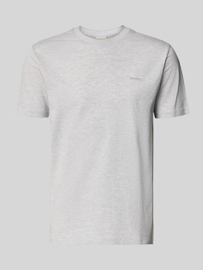 Produktfoto, T-Shirt mit Rundhalsausschnitt und Label-Stitching von Gant in Hellgrau, reine Baumwolle, Regular Fit, glatte Struktur