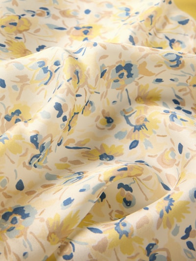 Produktfoto, Tuch aus reiner Seide Modell 'FLORAL S DMD' von Lauren Ralph Lauren, Optik: Mehrfarbig, Muster: Floral, Materialverarbeitung: Twill, Material: reine Seide, Applikation: Label-Schriftzug, zarte gelbe, blaue und beigefarbene Blumen auf glatter Twill-Textur