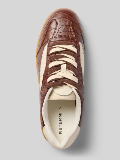 Produktfoto, Sneaker aus echtem Leder Modell 'L’ÉQUIPE' von RETERNITY, brązowe i kremowe kolory, zaokrąglony krój, sznurowanie, teksturowana podeszwa, wysokość obcasa 2 cm, wysokość cholewki 8 cm, szerokość w rozmiarze 44: 10 cm