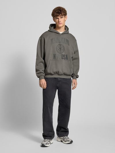 KARL KANI Hoodie met labelprint en kangoeroezak Antraciet - 1