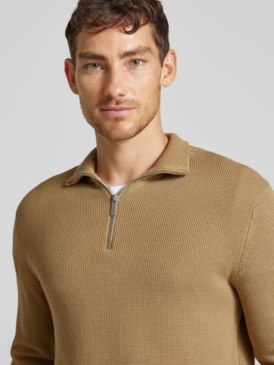 SELECTED HOMME Sweter z dzianiny z prążkowanymi wykończeniami model ‘DANE’ Camel 3