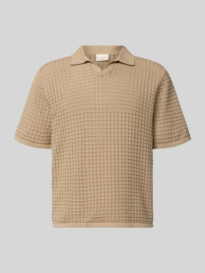 Produktfoto, Regular Fit Poloshirt mit V-Ausschnitt von Jack & Jones in Beige mit Strickshirt-Struktur aus Reine Baumwolle, Rückenlänge bei Größe M 67 cm.