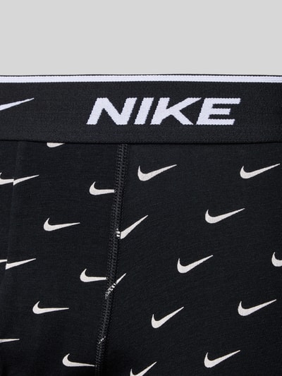 Produktfoto, Trunks mit Logo-Schriftzug Modell 'E-DAY' von Nike in Schwarz mit weißem Label-Print, eng anliegende Passform, elastischer Bund