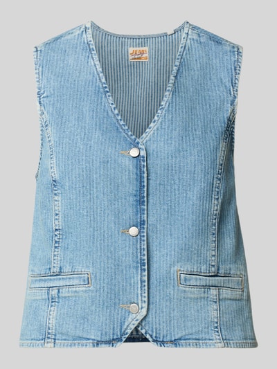 Produktfoto, Regular Fit Weste in Denim-Optik von Mustang, hellblauer Baumwoll-Mix, Paspeltaschen, V-Ausschnitt, Knopfleiste, strukturierte Oberfläche