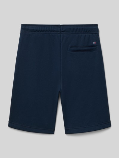 Produktfoto, Regular Fit Sweatshorts aus Baumwoll-Mix von Tommy Hilfiger Teens in Optik: Unifarben mit Gesäßtasche, Materialverarbeitung: Sweat, Baumwolle-Mix