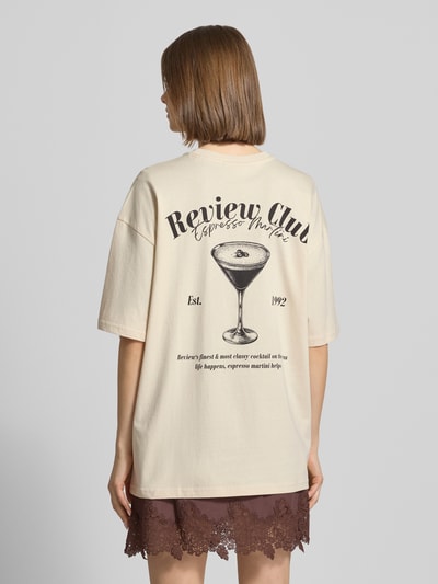 REVIEW Oversized T-Shirt mit Statement-Print Sand 5
