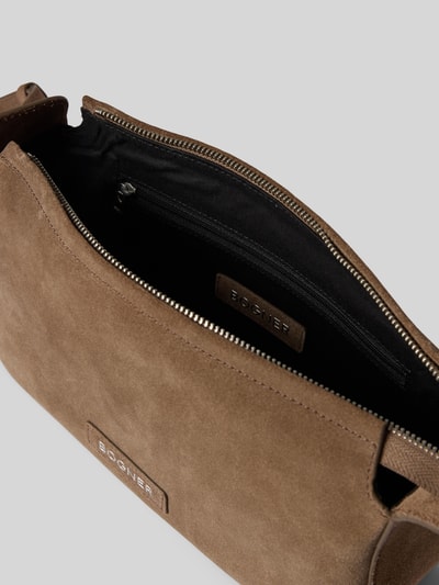 Productfoto, Shoulder Bag met Logo-Detail Model 'Yael' van BOGNER in bruin suède met ritssluiting, hoofvak, logodetail, breedte 28 cm, lengte 17 cm, diepte 8 cm, schouderband 118 cm
