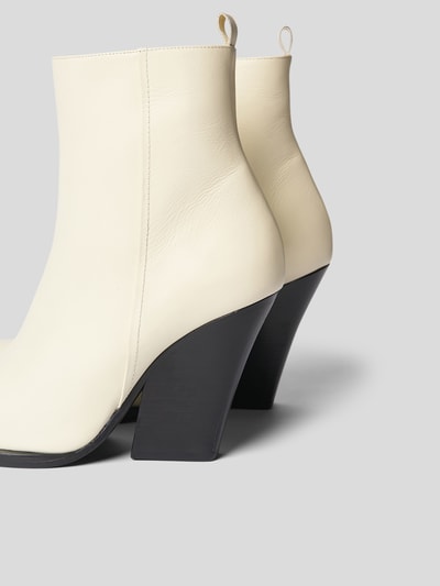 Magda Butrym Stiefeletten mit Blockabsatz Offwhite 3