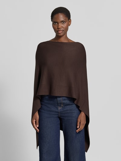Vrouwenmodel draagt Relaxed Fit Poncho uit viscosemix in tricotlook van comma, donkerbruin, verlengde achterkant, ruglengte maat 1: 57 cm, vooraanzicht volledige lichaamsopname.
