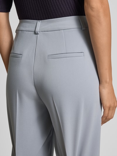comma Wide Fit Stoffhose mit Viskose-Anteil und Bügelfalten Rauchblau 3