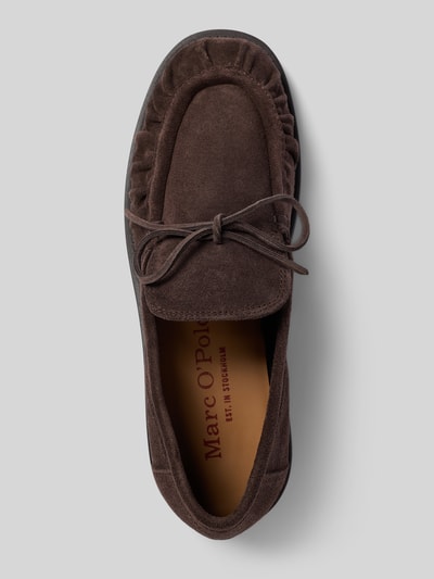 Productfoto, donkerbruine loafers van rundleer met strikdetail, zachte suède textuur, model 'Erin 3' van Marc O'Polo, Dames Loafer