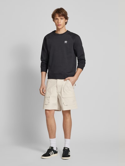 adidas Originals Szorty o kroju regular fit z wyhaftowanym logo Beżowy 1