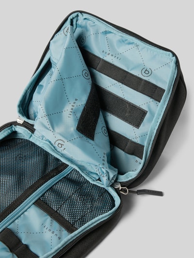 Produktfoto, Kulturtasche mit Label-Details Modell 'Blanc Delight' von bugatti in Schwarz und Hellblau, Reißverschluss, Netzfach, Tragehenkel, Hauptfach, 25x23x8 cm, Schulterriemen 16 cm