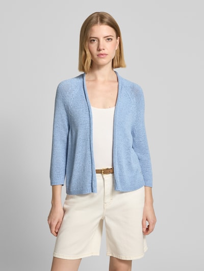 Frauenmodel trägt Cardigan mit offener Front von monari in Unifarbenes-Design, Strick-Optik, Gerippte-Abschlüsse, Ganzkörperansicht von vorne.