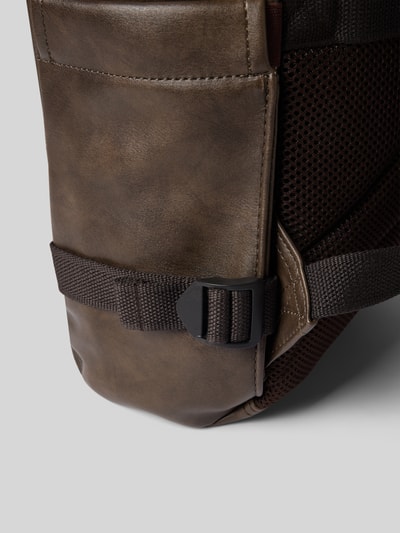 Produktfoto, Rolltop Rucksack mit Tragehenkel Modell 'LAOS' von camel active in Braun, mit Reißverschluss-Außenfach, strukturierte Oberfläche