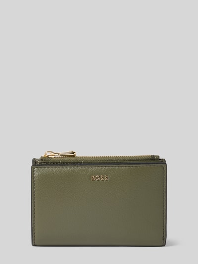 Produktfoto, Portemonnaie aus echtem Rindsleder Modell 'SANDY NEW SM' von BOSS in Olivgrün, glatte Textur, goldfarbener Reißverschluss, Damen Portemonnaie von BOSS