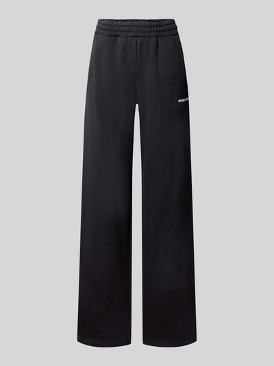 Produktfoto, czarne spodnie dresowe z mieszanki bawełny, krój wide fit, detal z logo, elastyczny pas, Długość wewnętrzna nogawki w rozmiarze S: 78 cm, Wide Fit Sweatpants aus Baumwoll-Mix Model 'ANNI' od PEGADOR
