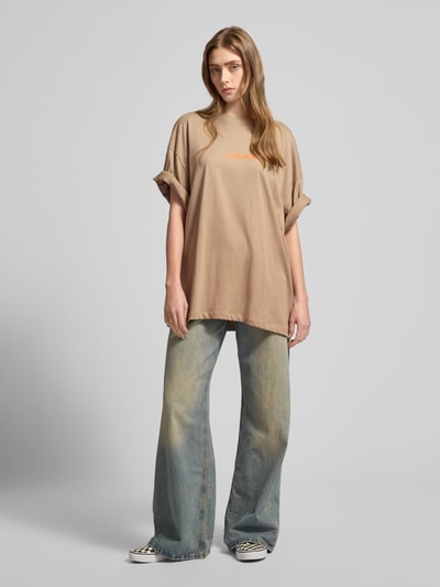 Review Oversized T-Shirt mit Label-Print Taupe 1