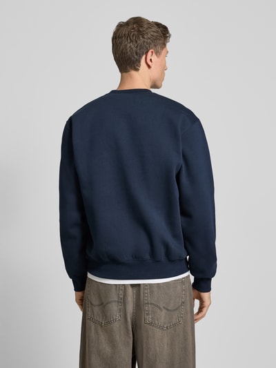 Carhartt Work In Progress Sweatshirt mit Label-Stitching Dunkelblau 5