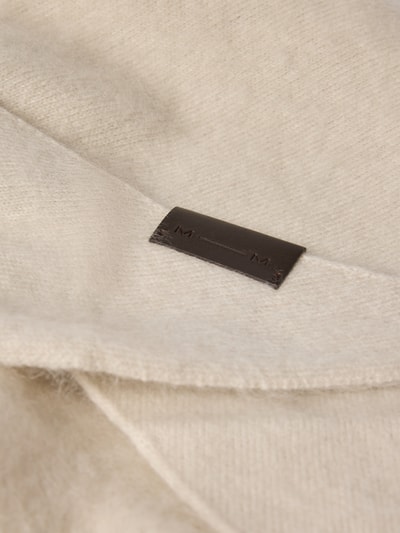 Produktfoto, Schal aus Lama-Mix mit Kaschmir-Anteil Modell 'Palo' von MM by Max Mara, cremefarben, weiche Strick-Textur, Detailaufnahme