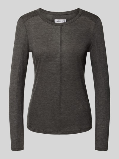 Produktfoto, Longsleeve in semi-transparenter Optik von MYON, grau, feine Textur, taillierter Schnitt, Rundhalsausschnitt, Ziernaht, Lyocell-Mix mit Woll-Anteil, Rückenlänge 61 cm in Größe 36.