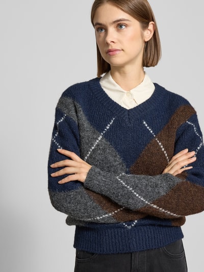 Gina Tricot Strickpullover mit V-Ausschnitt Modell 'Argyle' Mittelgrau Melange 3