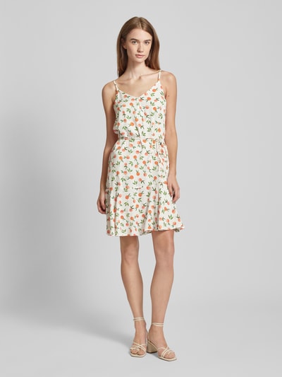 Pieces Sukienka o długości do kolan z wiązanym paskiem model ‘NYA’ Złamany biały 1