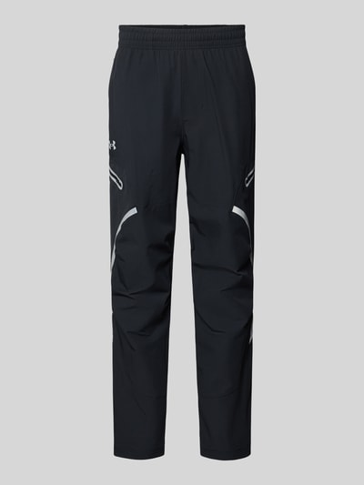 Produktfoto, schwarze Regular Fit Sweatpants mit Logo-Print Modell 'Unstoppable' von Under Armour, elastischer Material-Mix, Cargo-Taschen mit Reißverschluss, elastischer Bund