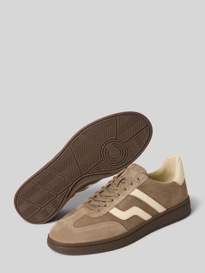 Produktfoto, Sneaker aus echtem Rindsleder Modell 'Cuzmo' von GANT, braun-beige Farbtöne, glatte und rau strukturierte Flächen, Herren Sneaker von GANT