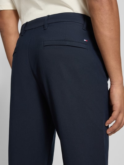 Tommy Hilfiger Chinosy z prostą nogawką z oddychającego materiału model ‘DENTON’ Ciemnoszary 3