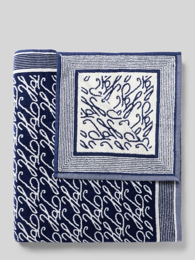 Productfoto, handdoek uit puur katoen model 'SCRIPT TOWEL' van TOMMY HILFIGER, all-over logoprint, badstof, blauw-wit, zachte textuur