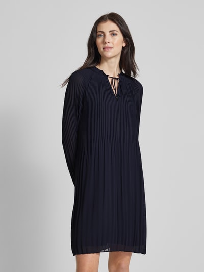 s.Oliver BLACK LABEL Knielange jurk in effen design met plissévouwen Marineblauw - 4