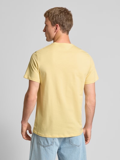 Calvin Klein Jeans T-shirt o kroju regular fit z nadrukiem z logo model ‘Class’ Żółty 5