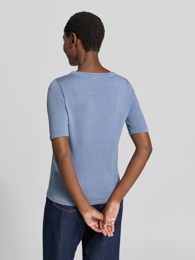 Frauenmodel trägt Regular Fit Pullover aus Viskose-Mix Modell 'LT JULI' von Betty Barclay in Hellblau, feine Struktur, Ganzkörperansicht Rückansicht, Damen Pullover von Betty Barclay.