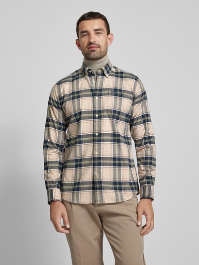 Barbour Koszula casualowa o kroju tailored fit z kołnierzykiem typu button down model ‘Betsom’ Piaskowy 4