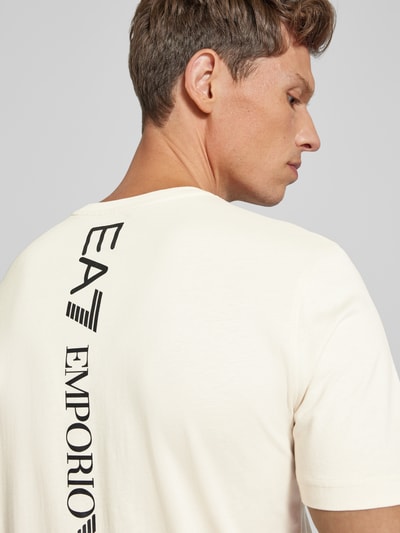 EA7 Emporio Armani T-shirt z nadrukiem z logo Złamany biały 3