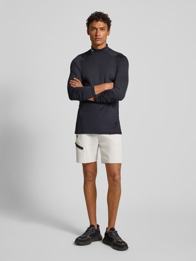 Under Armour Relaxed Fit Sweatshorts mit Logo-Print Modell 'Unstoppable' Offwhite 1