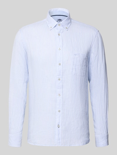 Produktfoto, Slim Fit Leinenhemd mit Button-Down-Kragen von Fynch-Hatton aus reinem Leinen, feines Streifenmuster, Brusttasche, Label-Stitching