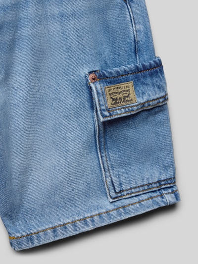Levi’s® Kids Szorty jeansowe o kroju relaxed fit z kieszeniami cargo Niebieski 2