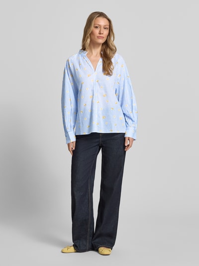 Christian Berg Woman Relaxed Fit Bluse mit V-Ausschnitt Royal 1