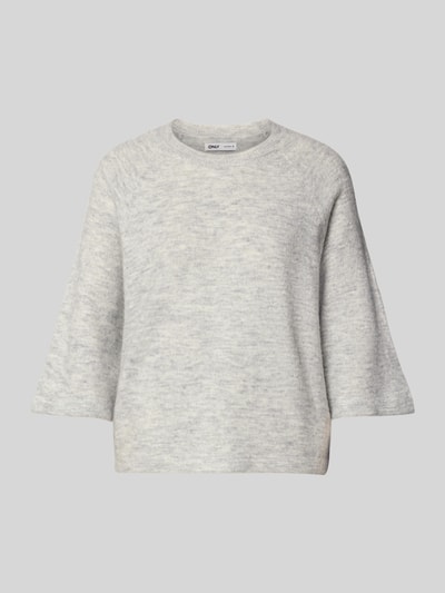Produktfoto, Oversized Strickpullover mit 3/4-Arm Modell 'SIMONI' von Only in heller Melange-Strickoptik, unifarben, mit Rundhalsausschnitt.