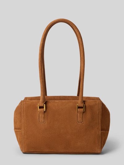 Produktfoto, Satchel aus echtem Leder Modell 'KAYLA' von LIEBESKIND BERLIN in warmem Braunton, rechteckige Form, sichtbare Logo-Prägung, glatte Textur, Hauptfach mit Reißverschluss, Schulterriemen, Maße 24x18x12 cm, Länge Schulterriemen 64 cm