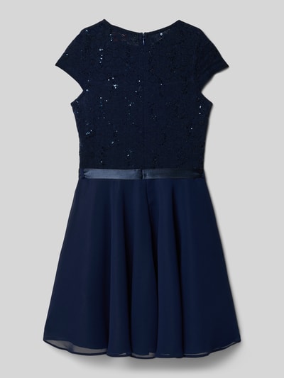 Produktfoto, Regular Fit Kleid mit Pailettenbesatz von G.O.L., granatowy kolor, okrągły dekolt, krótkie rękawy, zamek, ozdobna kokarda, krój regular fit, długość tyłu w rozmiarze 140: 70 cm, długość rękawa w rozmiarze 140: 11 cm, delikatna faktura, połyskliwe cekiny, matowa spódnica.