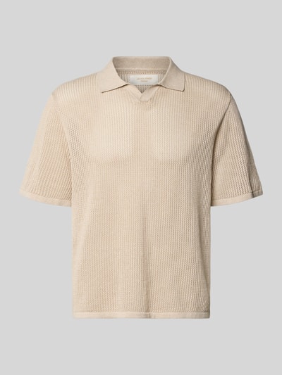 Produktfoto, Regular Fit Strick-Poloshirt Modell 'CASSIS' von Jack & Jones in Beige, reine Baumwolle, feine Struktur, V-Ausschnitt, frontal.