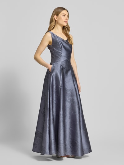 Kobiece modelka nosi Regular Fit Abendkleid mit floralen Allover-Design von Swing, krój regular fit, linia a, taliowany, bez rękawów, dekolt w serek, zamek błyskawiczny, długość tyłu w rozmiarze 36: 134 cm, szerokość w rozmiarze 36: 45 cm, kwiatowy wzór na całej powierzchni, kolor szary, tekstura satynowa, pełny widok z przodu