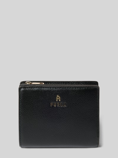 Produktfoto, portfel z detelem z logo, model 'CAMELIA' od FURLA, główna przegroda z zamkiem błyskawicznym, wpuszczane przegródki