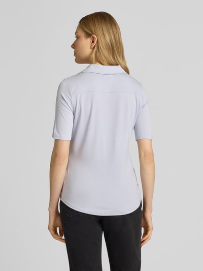 Frauenmodel trägt Regular Fit 3/4-Shirt aus Viskose-Mix von Marc O'Polo in Unifarbe, Jersey-Textur, Rückansicht Ganzkörperansicht.