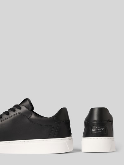 Productfoto, Sneaker uit echt leer model 'Julien' van Gant, afgeronde fit, zwarte kleur, reliëf logo, witte geprofileerde zool, 3 cm hak, 8 cm schachthoogte, 9 cm schachtwijdte