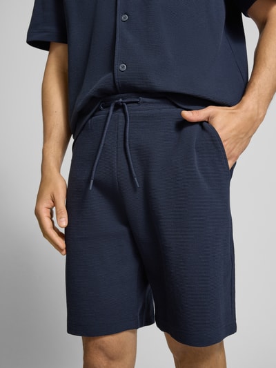 Christian Berg Men Shorts mit Strukturmuster und elastischem Bund Marine 3